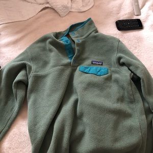 Green Patagonia pullover